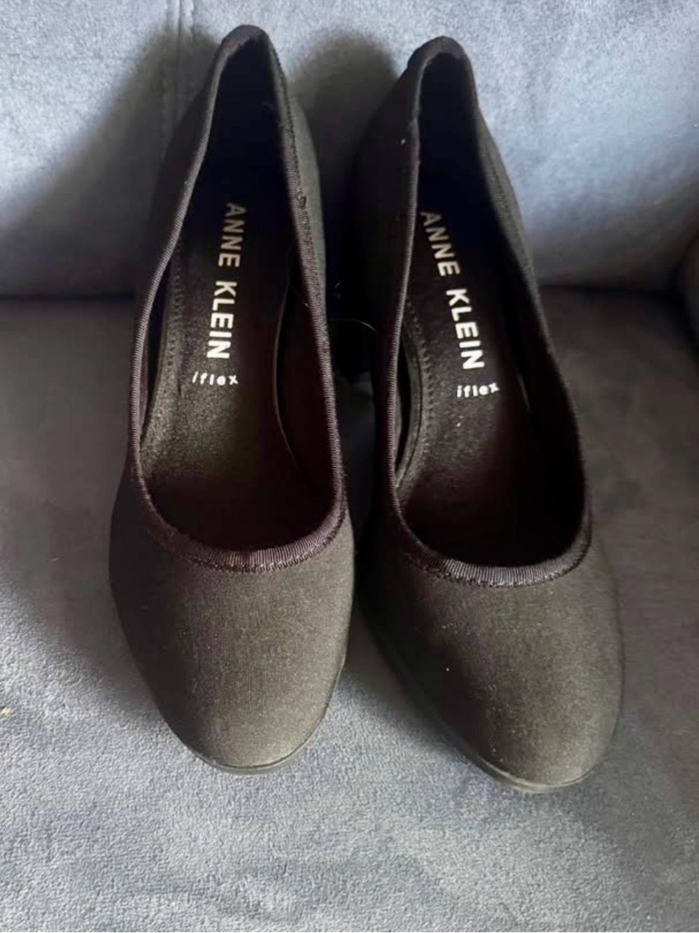 Anne Klein Black Rounded-Toe Women's Pumps